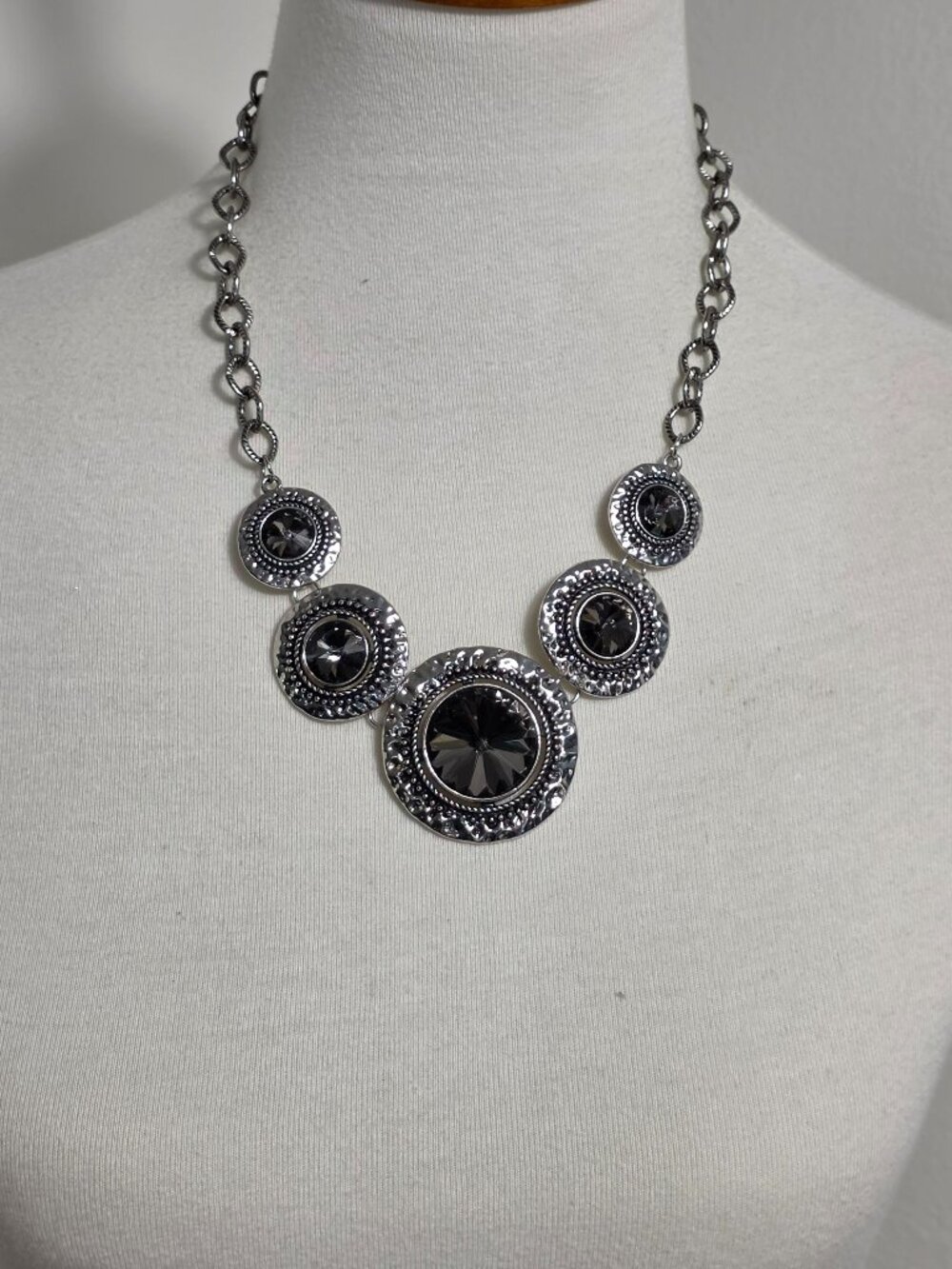 Vintage-Inspired Bib Necklace Ornate Silver-Tone Medallions Jet Black Stones